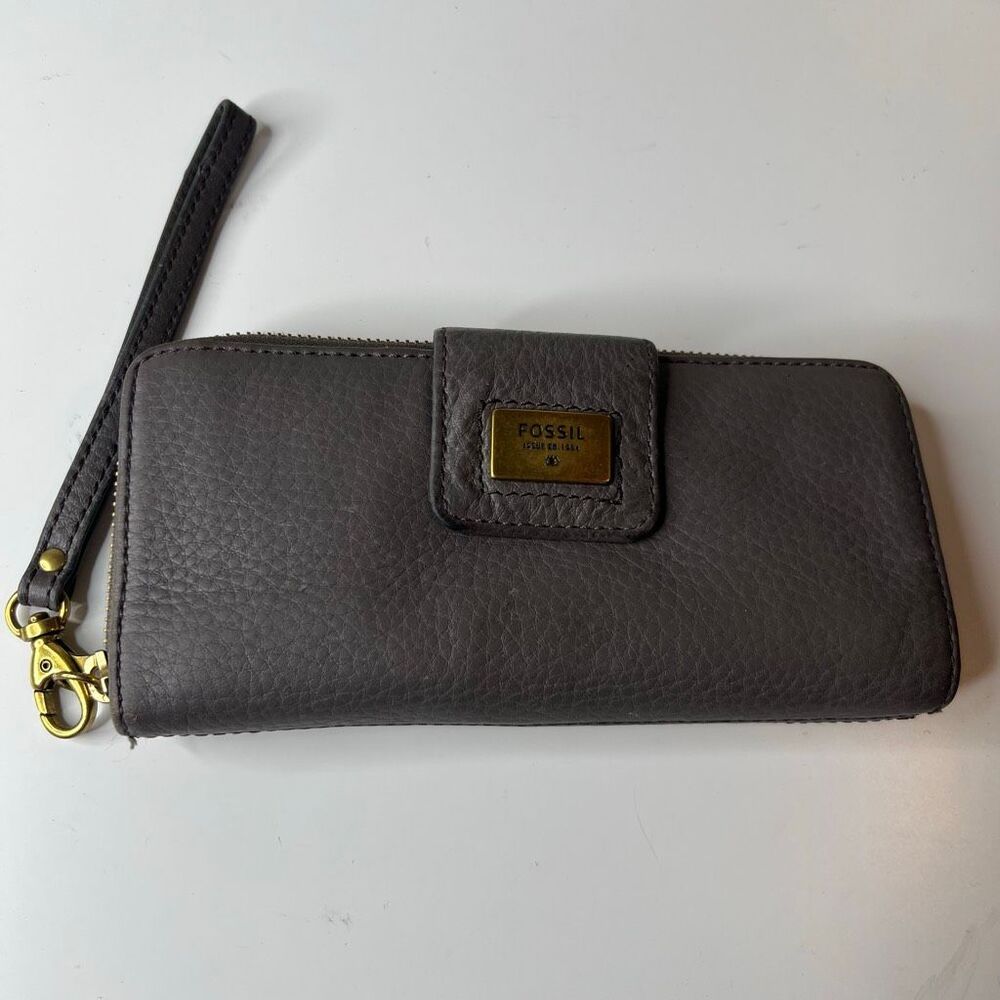 Fossil gray pebbled leather wristlet wallet by Fossil snap-tab closure